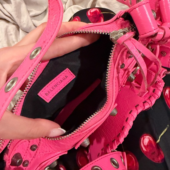 Hot pink shoulder bag - Picture 3 of 3